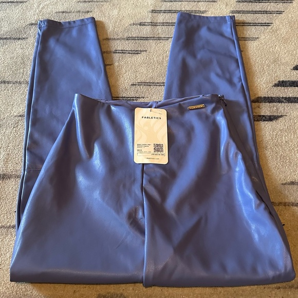 NWT Fabletics Vegan Leather leggings size small - Picture 2 of 7